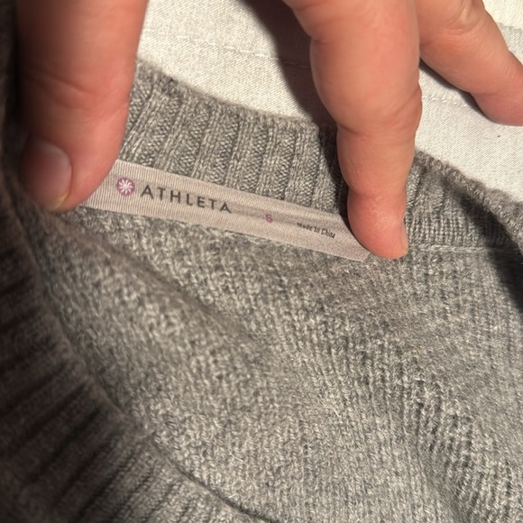 Athleta Women's Small Gray Pullover Sweater Size Small - Picture 10 of 10